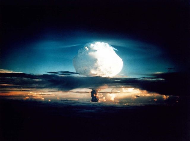 J. Robert Oppenheimer history, Tracing the Nuclear Bomb