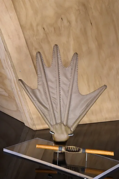 Palm-Leaf Glove